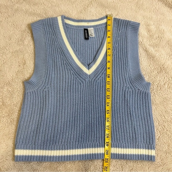 Divided by H&M | V-neck Sweater Vest | Baby Blue & White | Size XS - Picture 4 of 5